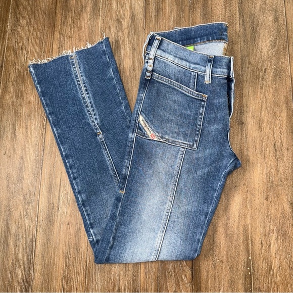 Diesel Women's Ankle Straight Leg Blue Jeans mid rise - Picture 2 of 14